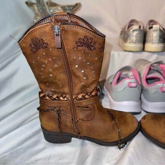 Assorted Kids Shoes Collection size 9 & 9.5 - Picture 9 of 12